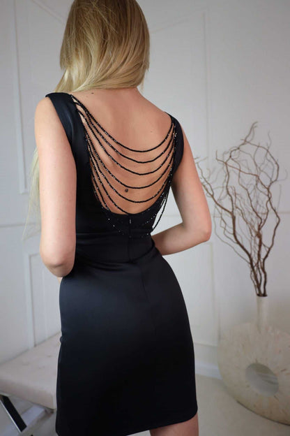 Sukienka elegancka krótka z odkrytymi ramionami czarna Ramona 